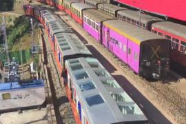 Поезд со стеклянным потолком возит туристов в Индии