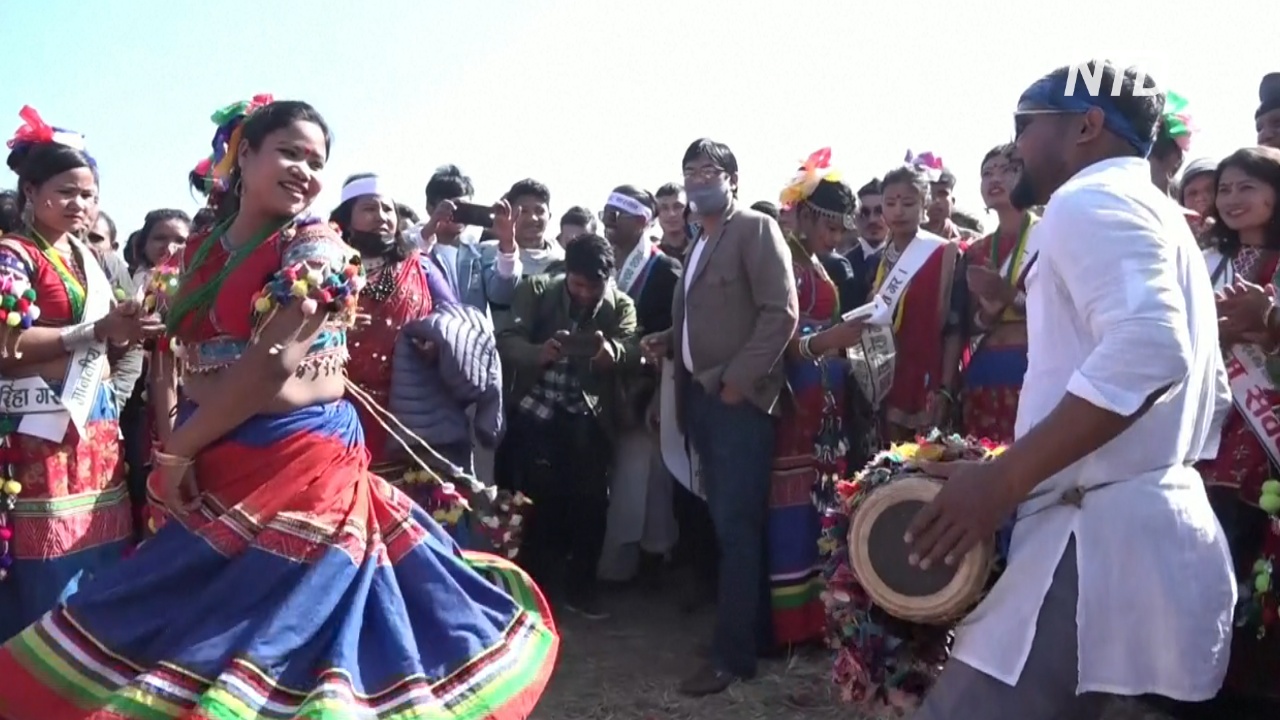 Непальский народ тхару с размахом празднует Новый год
