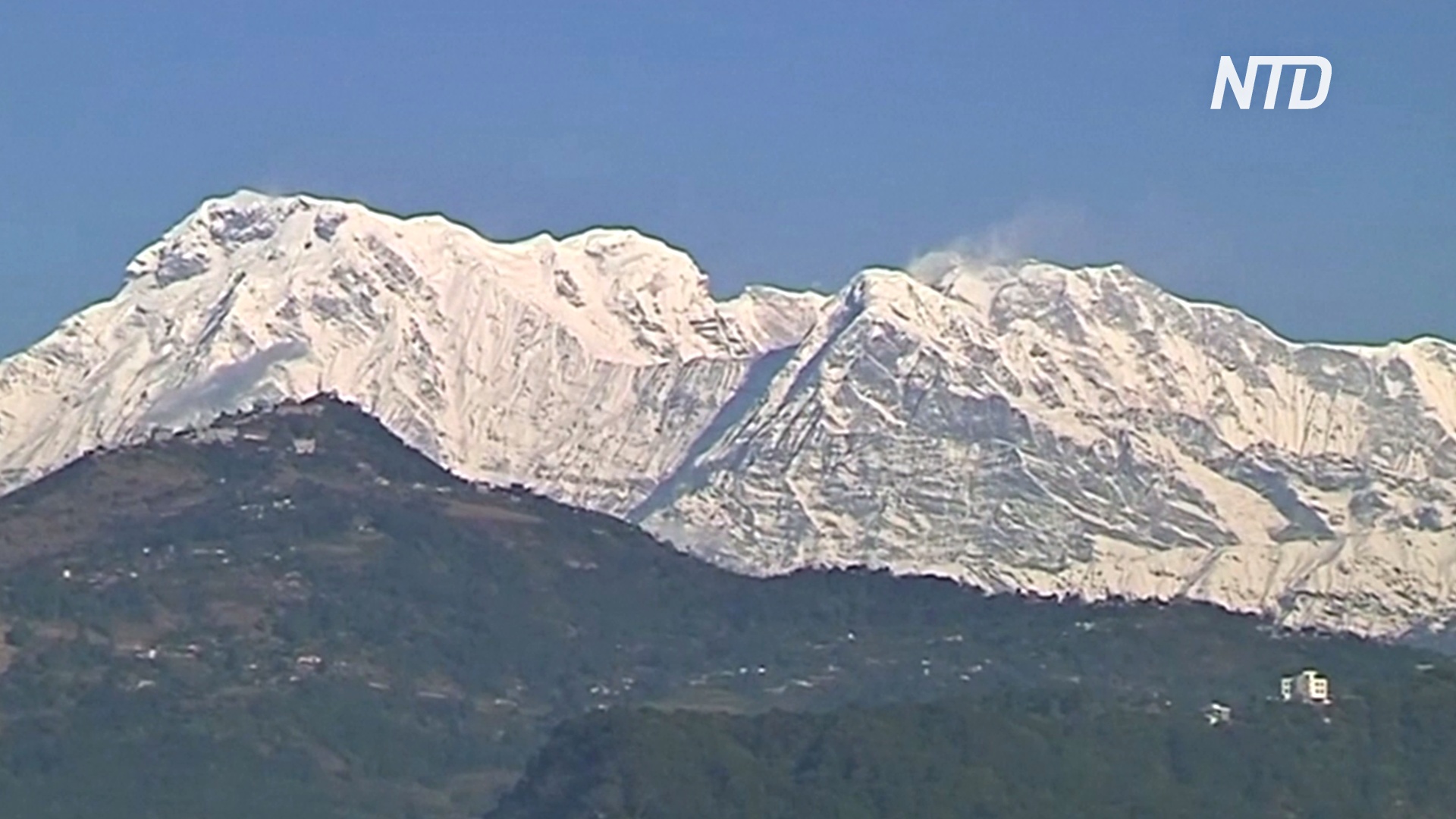 В Непале из-за плохой погоды приостановили поиски пропавших альпинистов