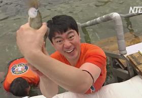 Как на фестивале в Южной Корее рыбу ловили голыми руками