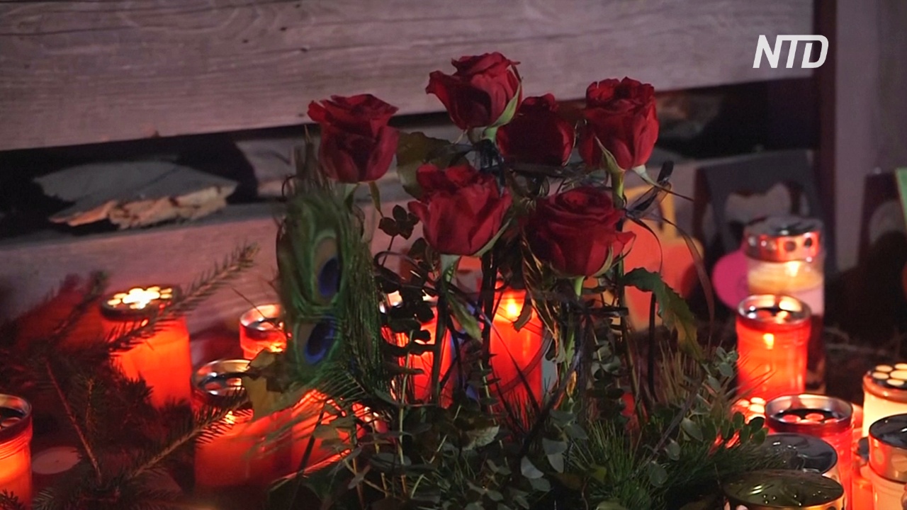 На место гибели немецких туристов в Италии несут цветы и свечи