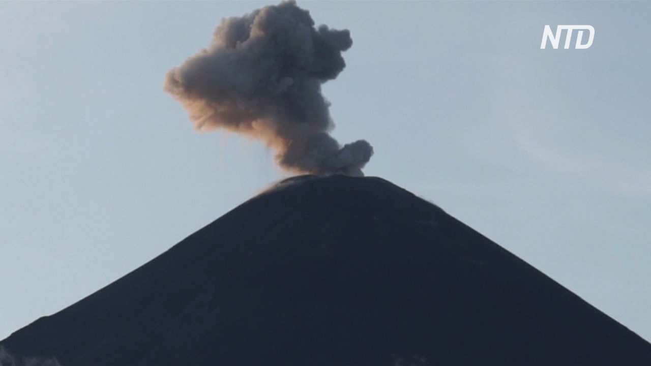 В Эквадоре пристально следят за вулканом Ревентадор