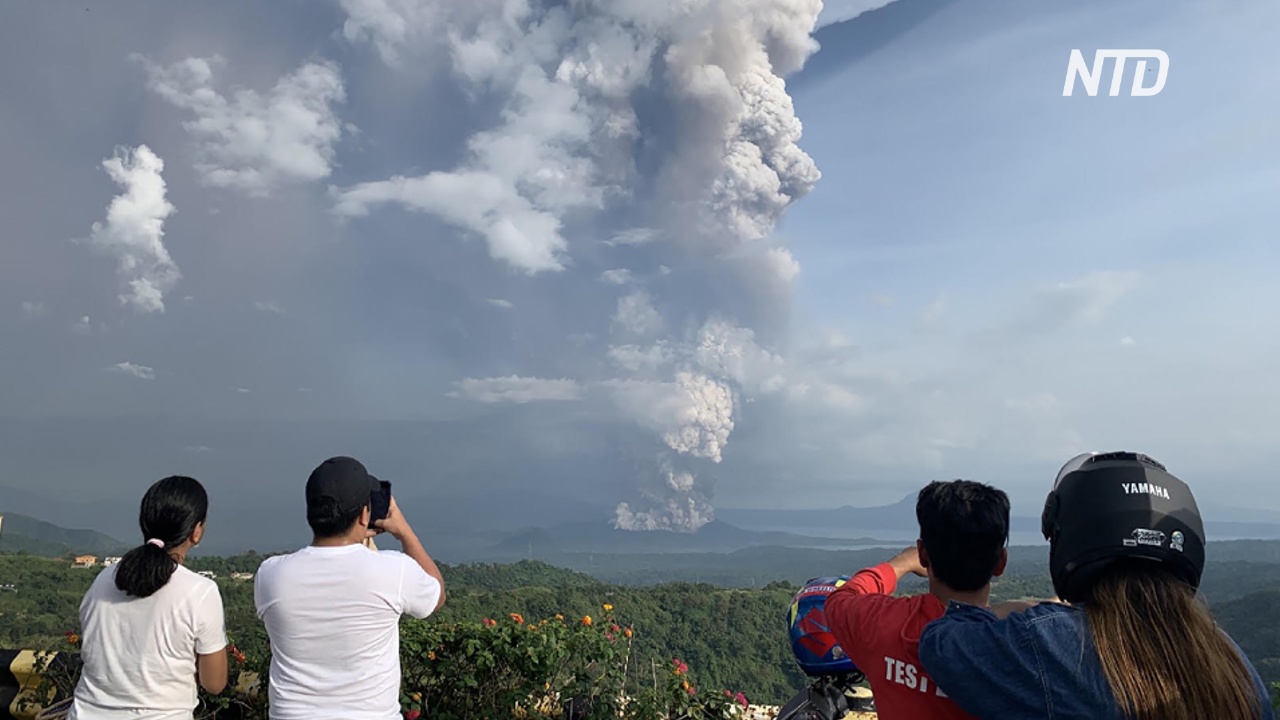 На Филиппинах 16 000 человек эвакуировались из-за вулкана Тааль