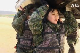 Южнокорейские школьники пробуют, каково быть морским пехотинцем