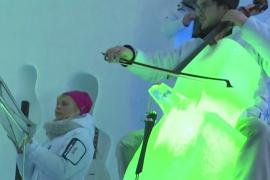 Уникальный концерт: ледяные инструменты в иглу на леднике