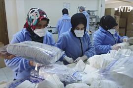 Вспышка коронавируса: фабрики круглосуточно производят респираторные маски
