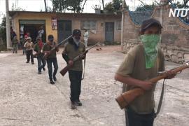 Мексиканский городок открыл военные курсы для детей
