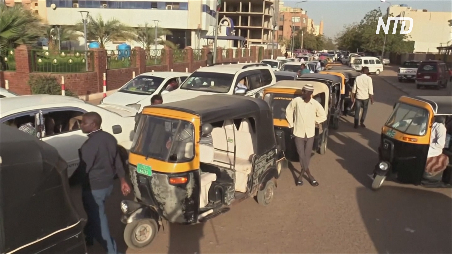 Семь часов в очереди за бензином: в Судане начался топливный кризис