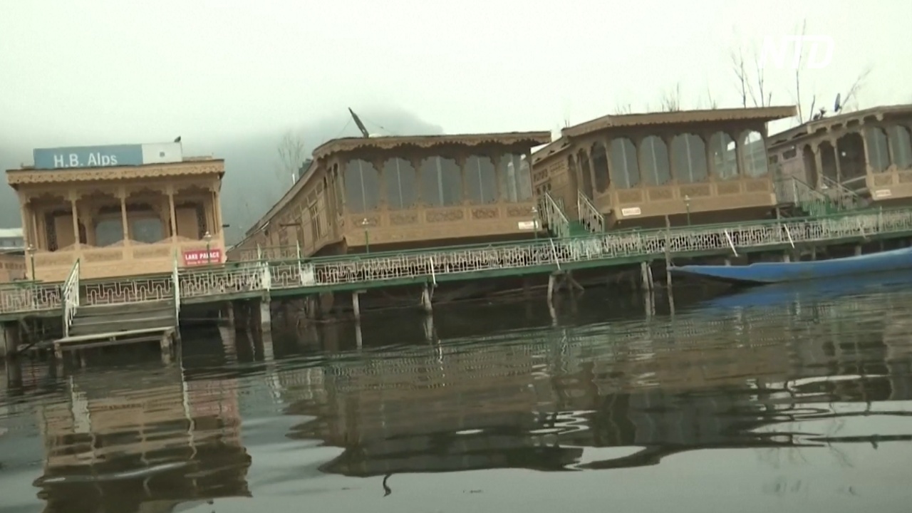 Плавучие отели в Кашмире делают скидки, чтобы вернуть туристов