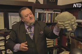 Коллекция с историей: австралиец собирает парики знаменитых юристов