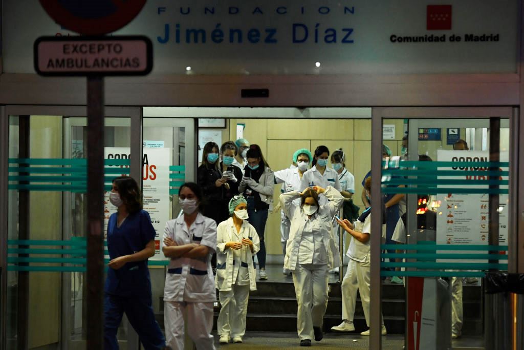 Мадридские больницы не справляются с наплывом инфицированных коронавирусом