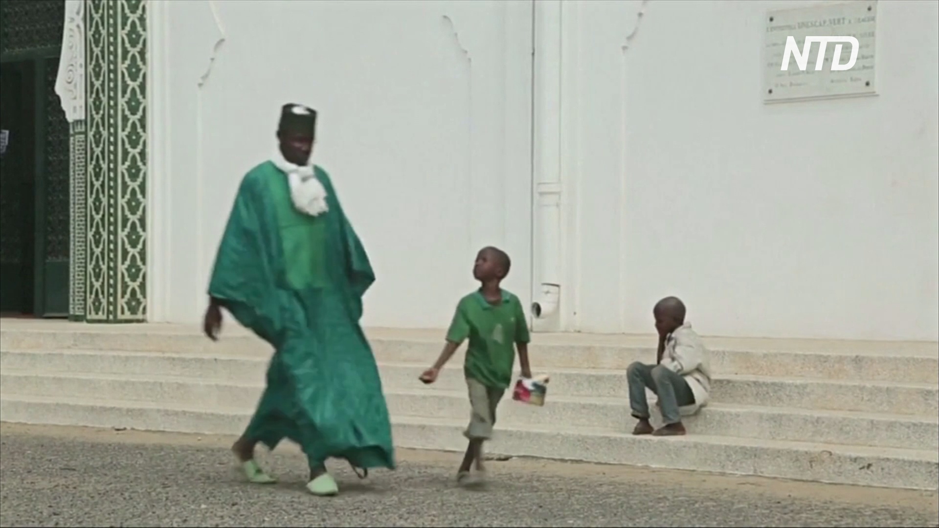Бездомным детям Сенегала во время эпидемии стало ещё тяжелее