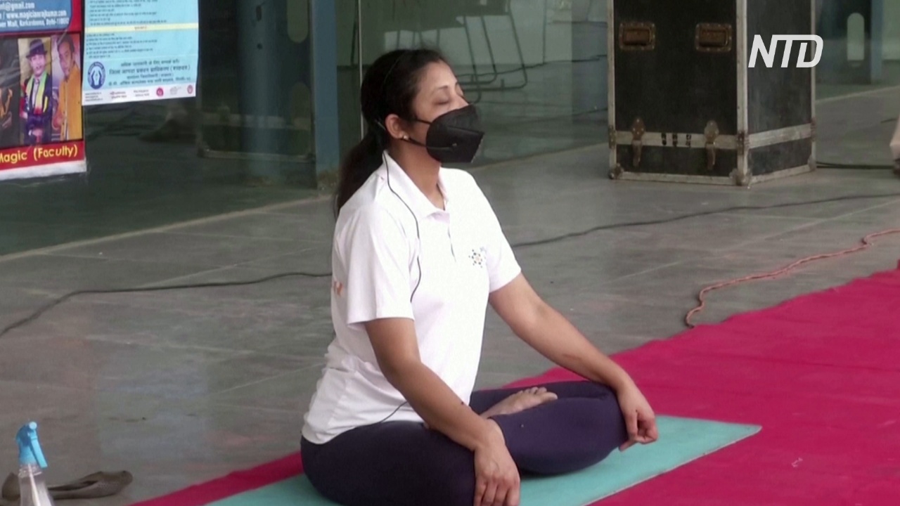 Индийские мигранты находят душевное успокоение в йоге