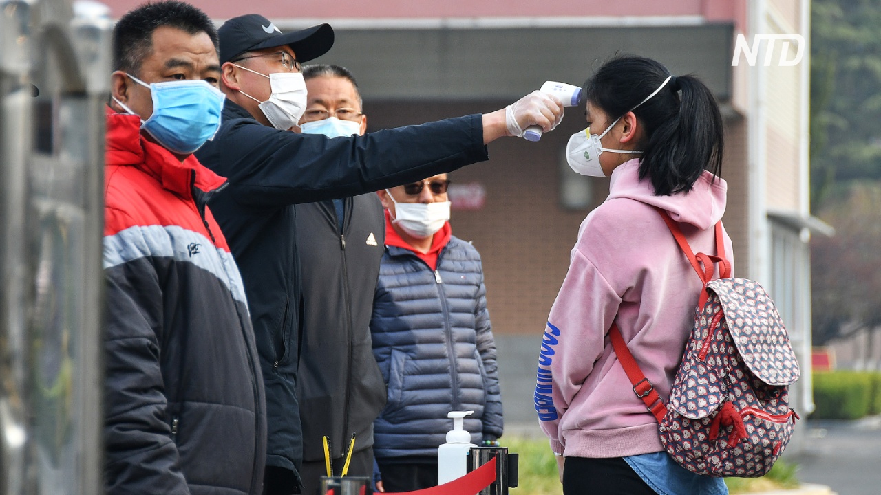 Школьники в Пекине и Шанхае возвращаются за парты, несмотря на эпидемию