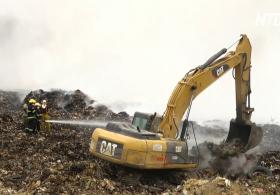 Нечем дышать: в Санто-Доминго горит огромная мусорная свалка