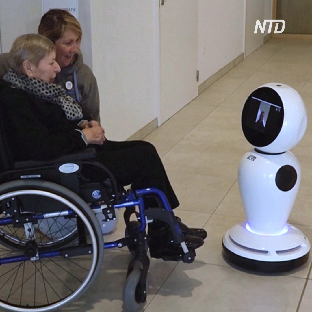 Роботы-гуманоиды в домах престарелых помогают общаться с родными
