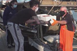 Рыбаки в Италии отдают часть улова голодающим людям
