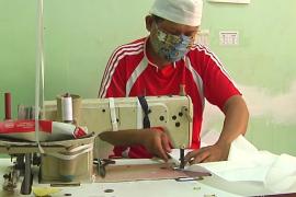 Швейная мастерская теперь производит бесплатные защитные костюмы для врачей