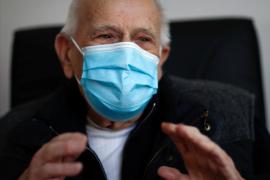 98-летний доктор навещает пациентов даже в карантин