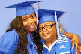 Бабушка и внучка получили дипломы вместе
