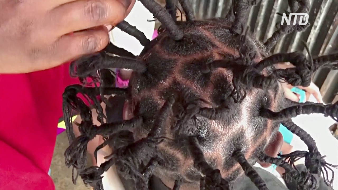 Парикмахерская в Кении делает причёски в форме коронавируса