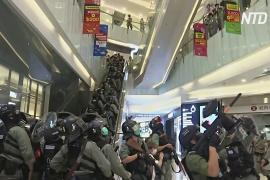 В Гонконге полиция применила насилие против протестующих
