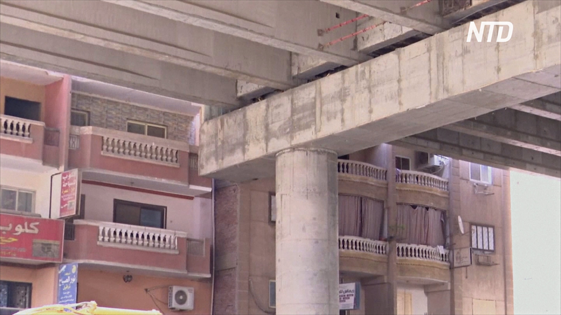 50 см от балкона: в Гизе строят эстакаду вплотную к жилым домам