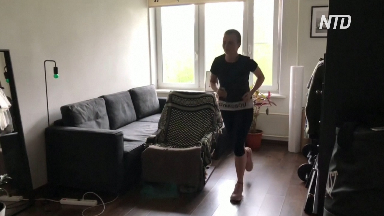 Фитнесс на карантине: москвичка пробегает по квартире 690 раз в день