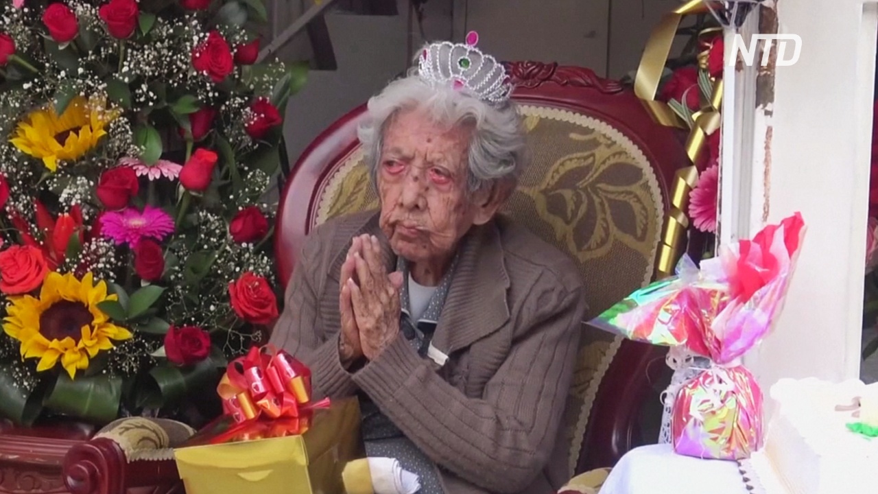 Полицейские поздравили со 110-летием колумбийскую долгожительницу