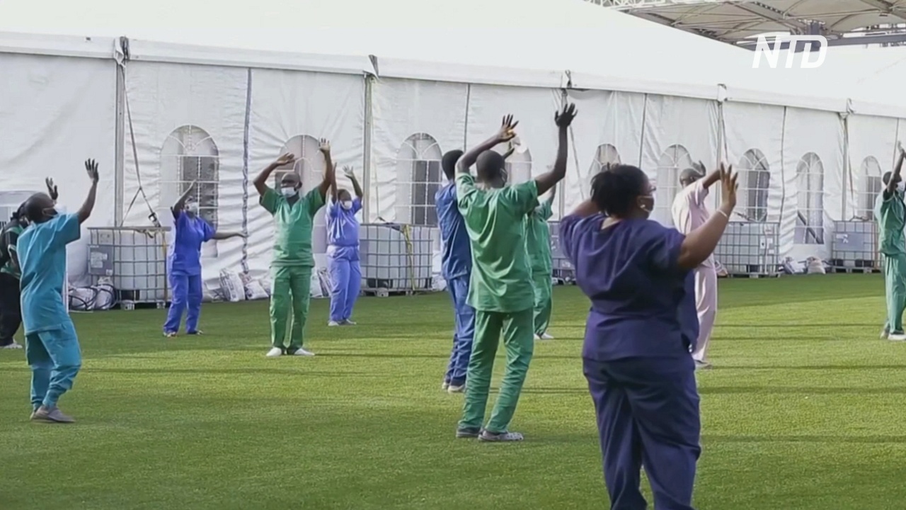 Нигерийские медики поют и танцуют для пациентов с COVID-19