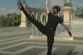 Танец под «коронавирусную мелодию» увидели на площади Будапешта