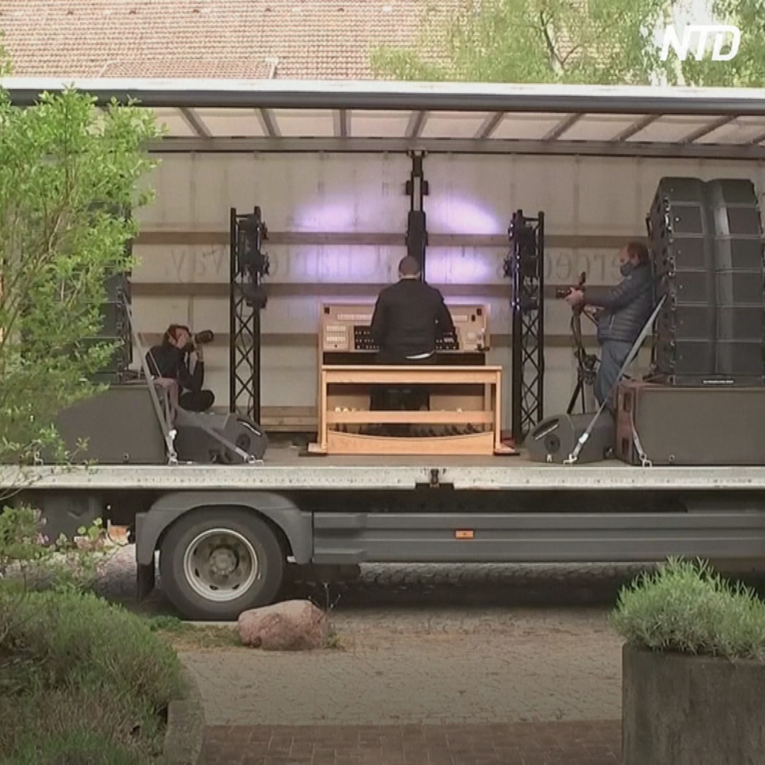Американец возит в грузовике орган и даёт уличные концерты в Берлине