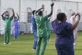 Нигерийские медики поют и танцуют для больных коронавирусом