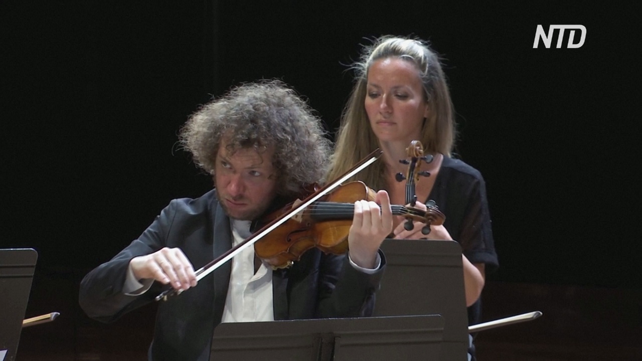Парижские музыканты исполнили симфонию Штрауса в пустой филармонии