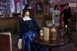 Манекены в одежде викторианской эпохи помогут обеспечивать дистанцию в лондонском баре