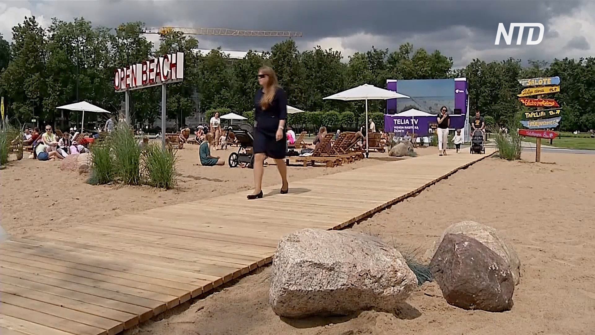 Позагорать в центре города: в Вильнюсе сделали собственный песчаный пляж