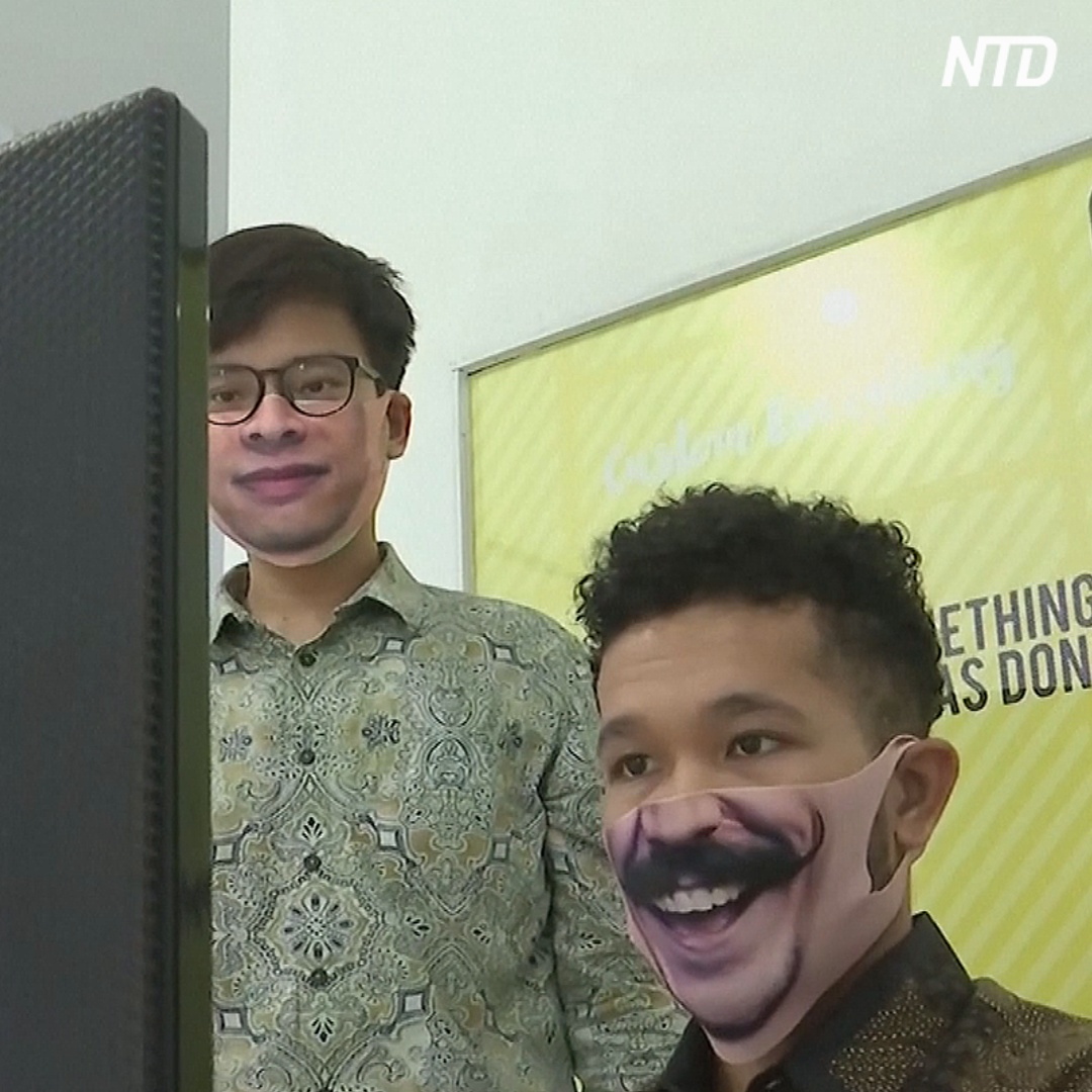 Индонезиец и малазиец создают креативные маски