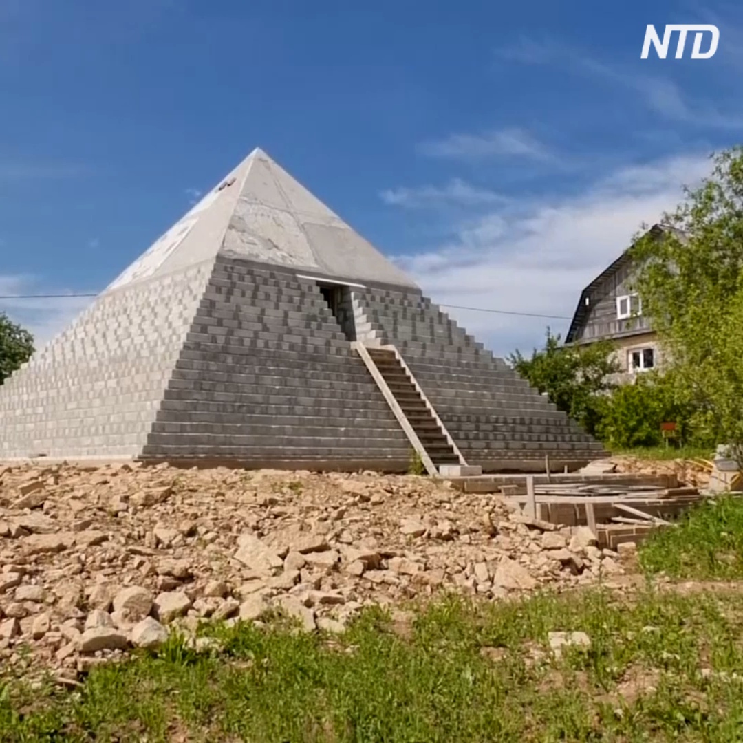 Уменьшенную копию пирамиды Хеопса построили под Петербургом