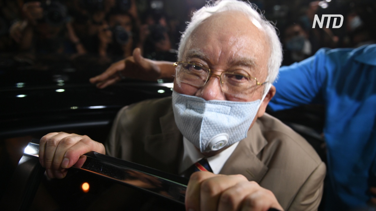 Бывшего премьера Малайзии приговорили к 12 годам тюрьмы за коррупцию