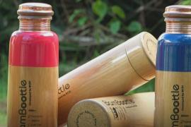 Бутылки в бамбуковом чехле – новый тренд в Индии