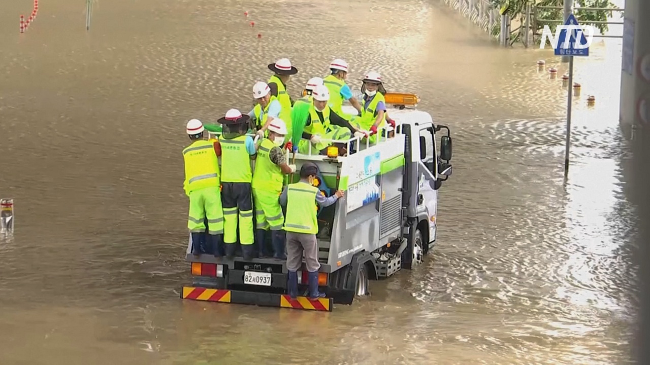 Люди бегут от наводнений в Южной Корее, есть жертвы