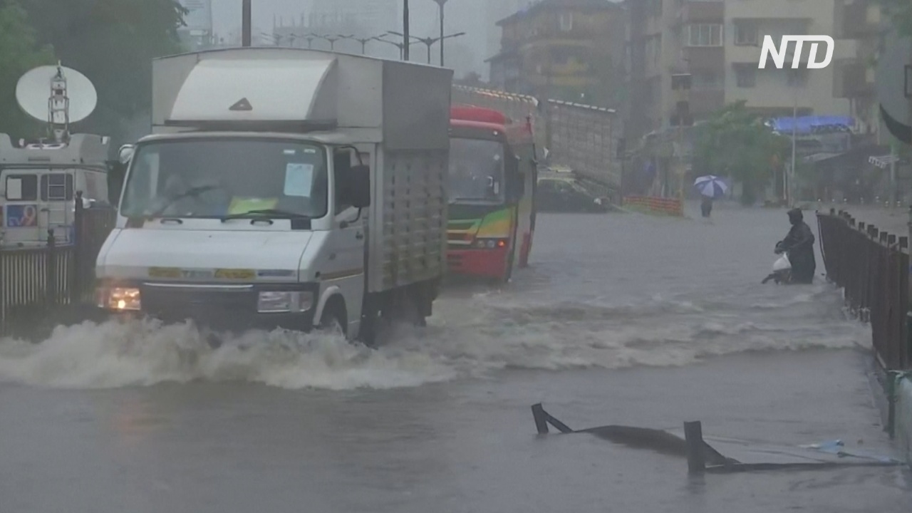 Наводнения в Индии добрались и до Мумбаи