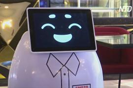 Первый в Египте робот-официант помогает соблюдать социальную дистанцию