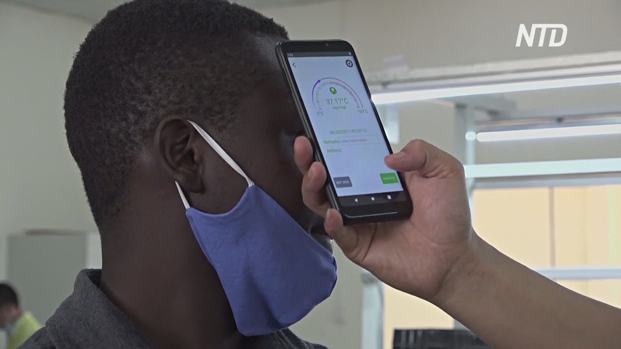 В Уганде делают первый смартфон, который умеет измерять температуру тела