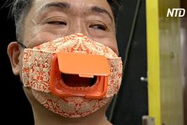 Одноразовая посуда и камеры слежения: житель Гонконга использует необычные материалы для масок