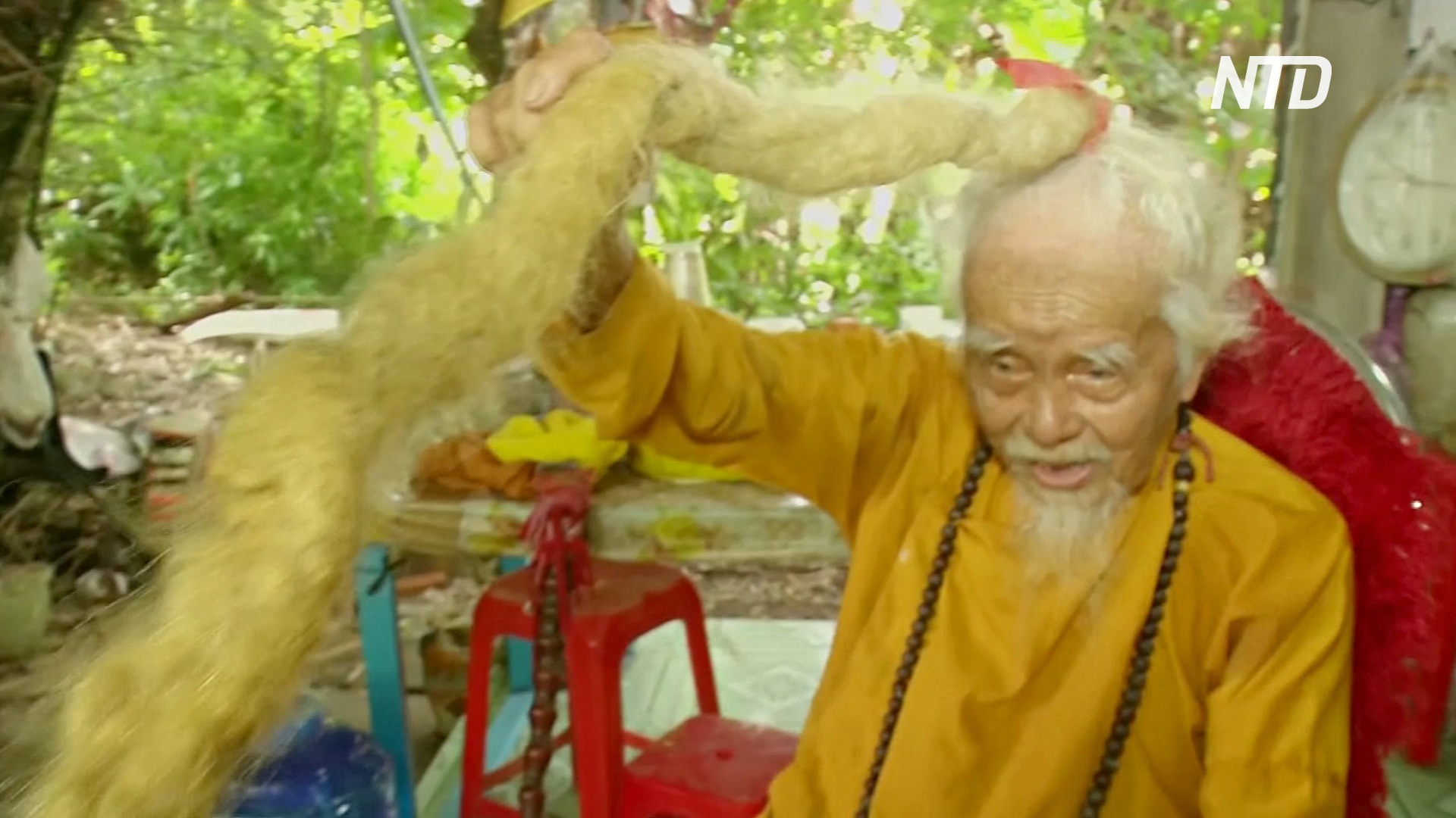 Вьетнамец отрастил 5-метровую косу