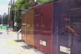 Туалеты с прозрачными стенами появились в парке Токио