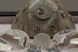 Защитная маска для лица с бриллиантами за $ 1,5 млн: кто её заказал