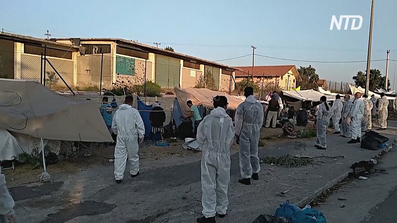 Полиция следит за перемещением сотен мигрантов на Лесбосе во временный лагерь