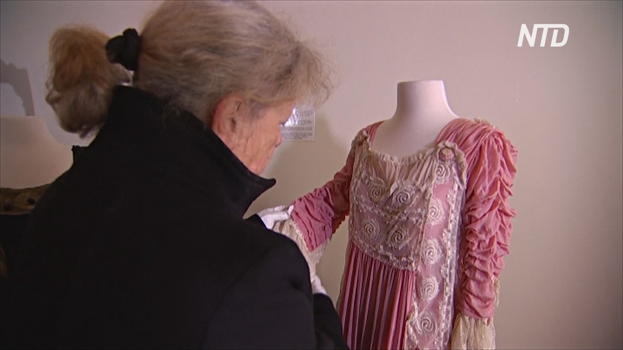 Гламурные платья раскрывают истории колониального прошлого Тасмании
